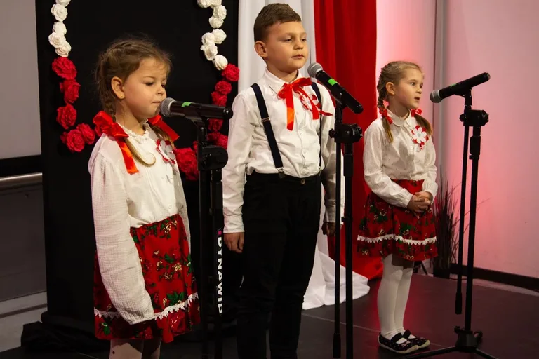 Spektakl teatralny pt. "Do hymnu powstań" odbył się w Ostrowi Mazowieckiej w Narodowy Dzień Niepodległości (zdjęcia, wideo) (nie publikować)