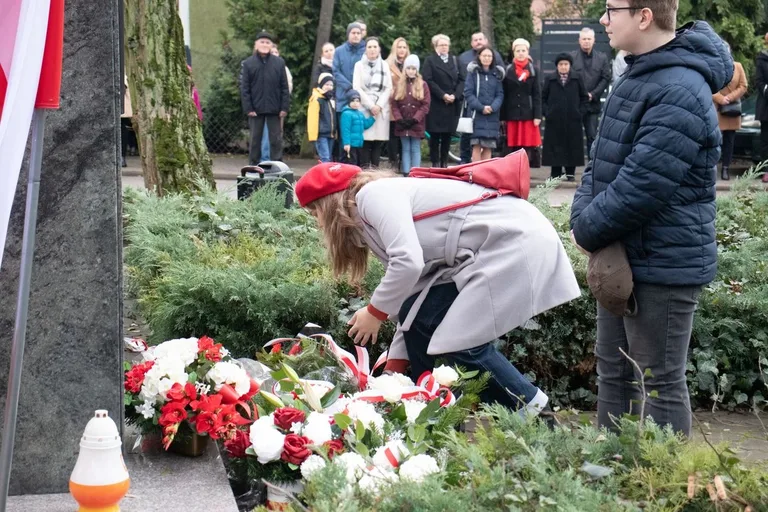Obchody Narodowego Święta Niepodległości pod pomnikiem Marszałka Józefa Piłsudskiego w Broku (zdjęcia)