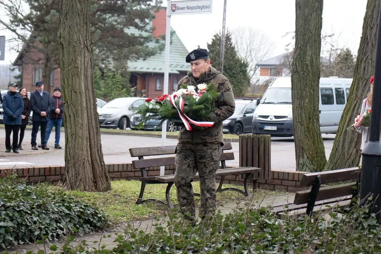 Obchody Narodowego Święta Niepodległości pod pomnikiem Marszałka Józefa Piłsudskiego w Broku (zdjęcia)