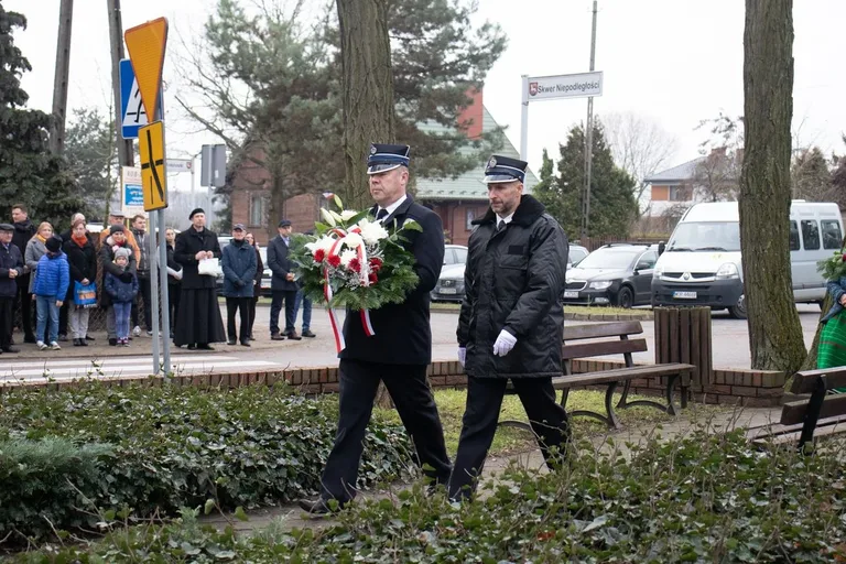 Obchody Narodowego Święta Niepodległości pod pomnikiem Marszałka Józefa Piłsudskiego w Broku (zdjęcia)