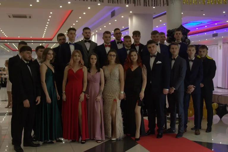 Studniówka maturzystów z "Rubinka" (zdjęcia, wideo)
