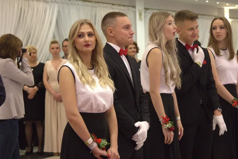 Studniówka maturzystów z "Rubinka" (zdjęcia, wideo)