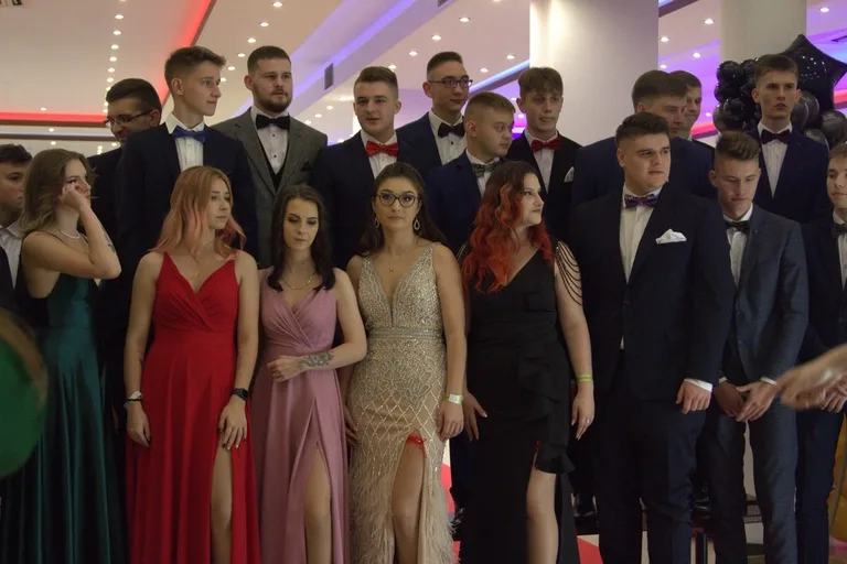 Studniówka maturzystów z "Rubinka" (zdjęcia, wideo)