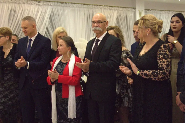 Studniówka maturzystów z "Rubinka" (zdjęcia, wideo)