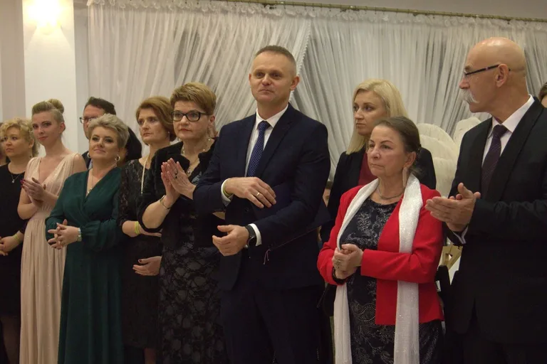 Studniówka maturzystów z "Rubinka" (zdjęcia, wideo)