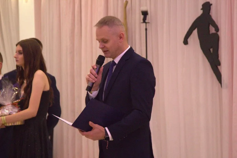 Studniówka maturzystów z "Rubinka" (zdjęcia, wideo)