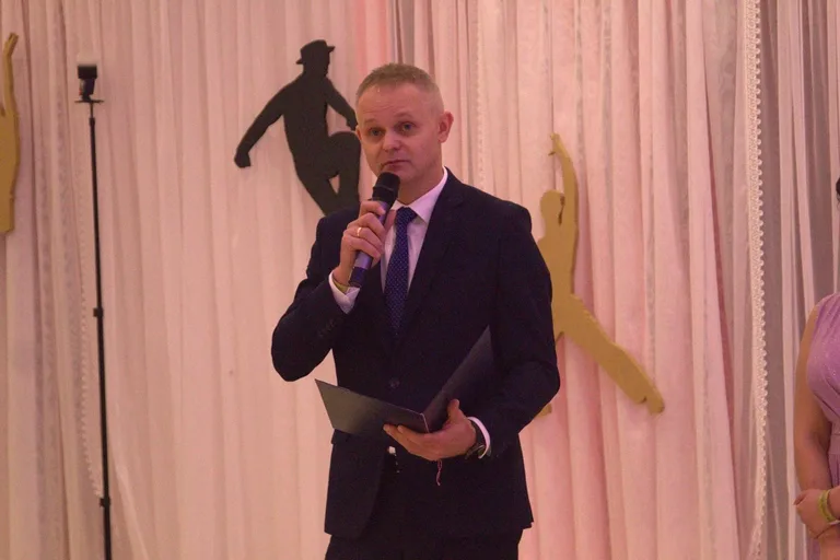 Studniówka maturzystów z "Rubinka" (zdjęcia, wideo)