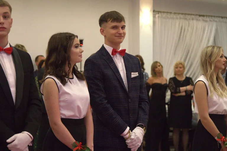 Studniówka maturzystów z "Rubinka" (zdjęcia, wideo)
