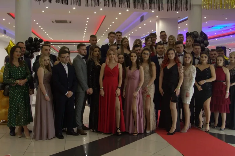 Studniówka maturzystów z "Rubinka" (zdjęcia, wideo)