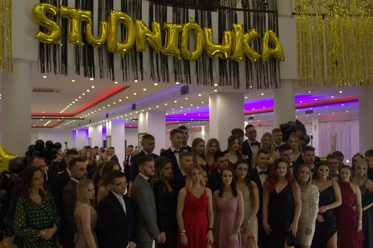 Studniówka maturzystów z "Rubinka" (zdjęcia, wideo)