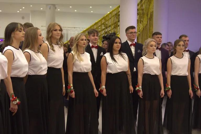 Studniówka maturzystów z "Rubinka" (zdjęcia, wideo)