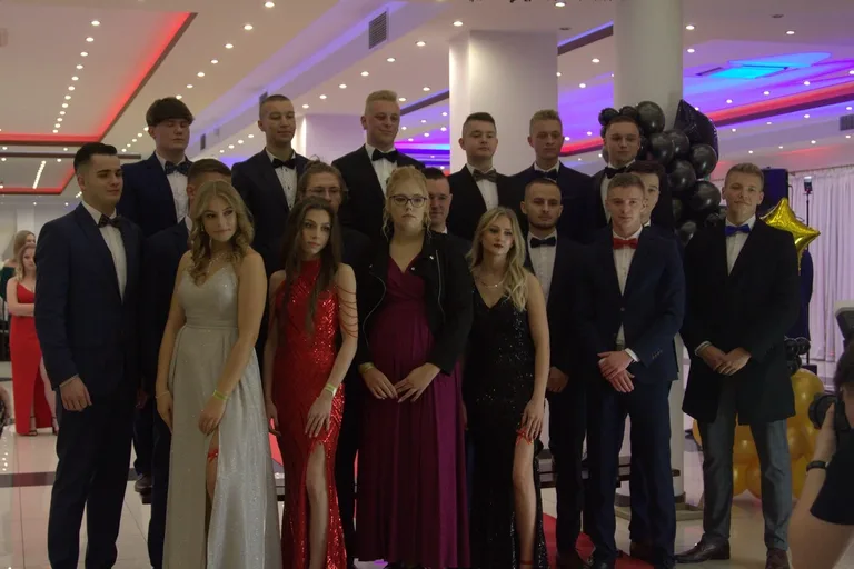 Studniówka maturzystów z "Rubinka" (zdjęcia, wideo)
