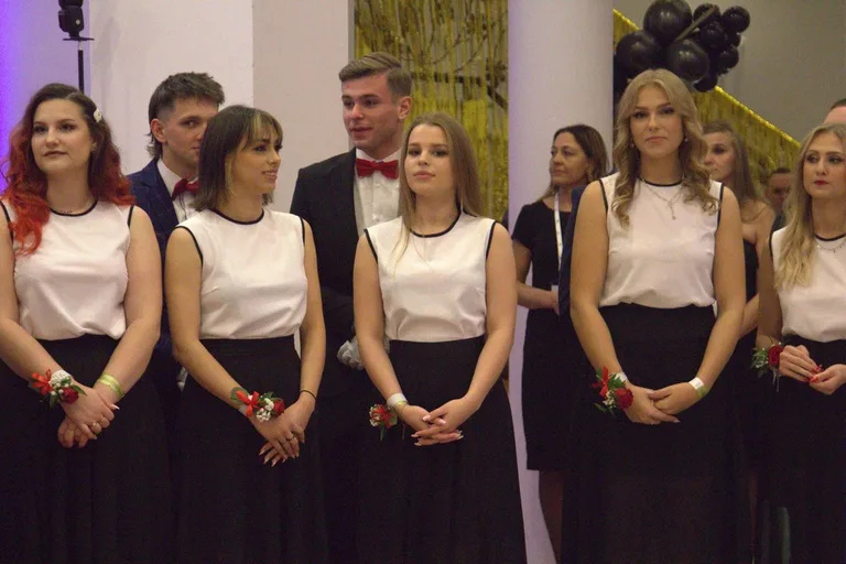 Studniówka maturzystów z "Rubinka" (zdjęcia, wideo)