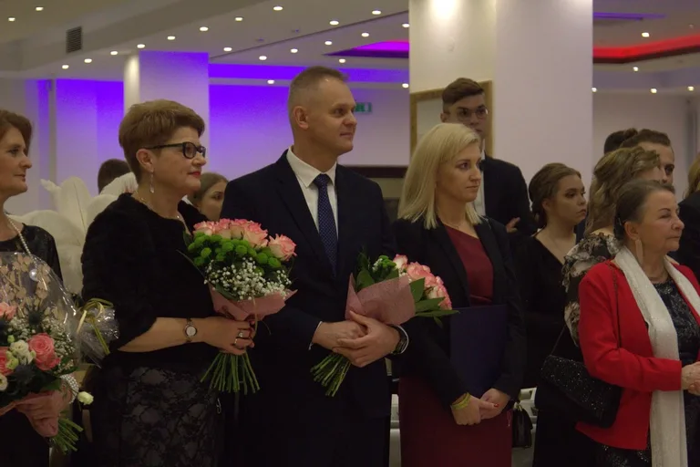 Studniówka maturzystów z "Rubinka" (zdjęcia, wideo)