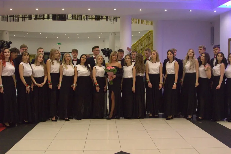 Studniówka maturzystów z "Rubinka" (zdjęcia, wideo)