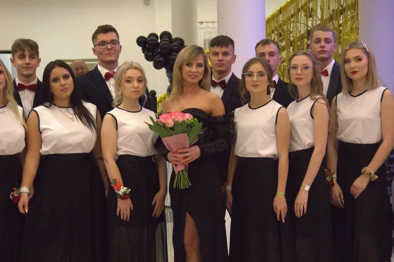 Studniówka maturzystów z "Rubinka" (zdjęcia, wideo)