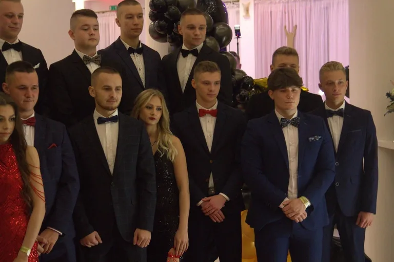 Studniówka maturzystów z "Rubinka" (zdjęcia, wideo)