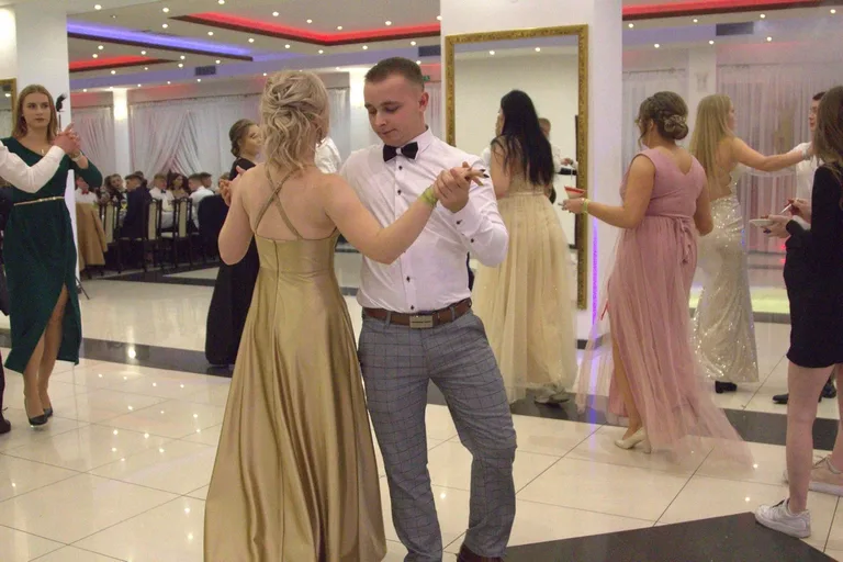 Studniówka maturzystów z "Rubinka" (zdjęcia, wideo)