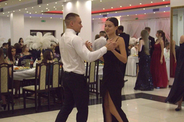 Studniówka maturzystów z "Rubinka" (zdjęcia, wideo)