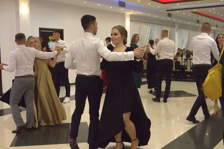 Studniówka maturzystów z "Rubinka" (zdjęcia, wideo)