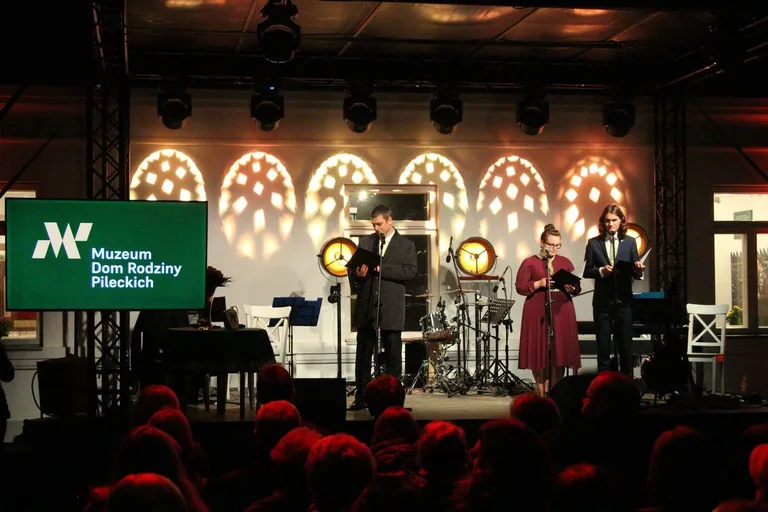 Wernisaż wystawy pt. "O Marii i Witoldzie Pileckich" w Ostrowi Mazowieckiej! (zdjęcia, wideo)