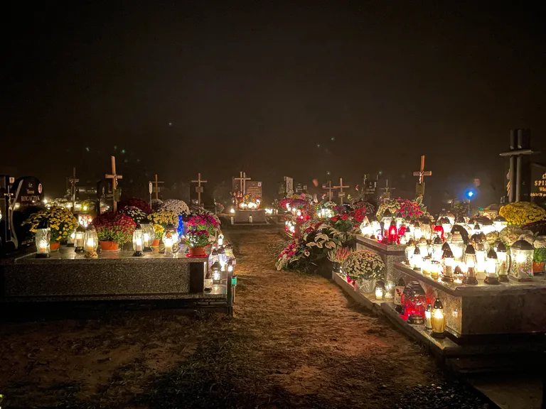 Dzień Wszystkich Świętych na ostrowskich cmentarzach(zdjęcia)