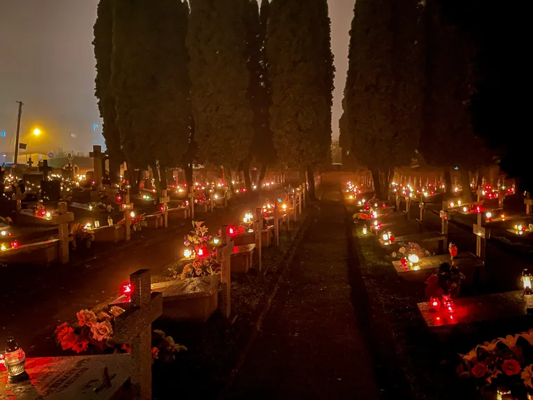 Dzień Wszystkich Świętych na ostrowskich cmentarzach(zdjęcia)