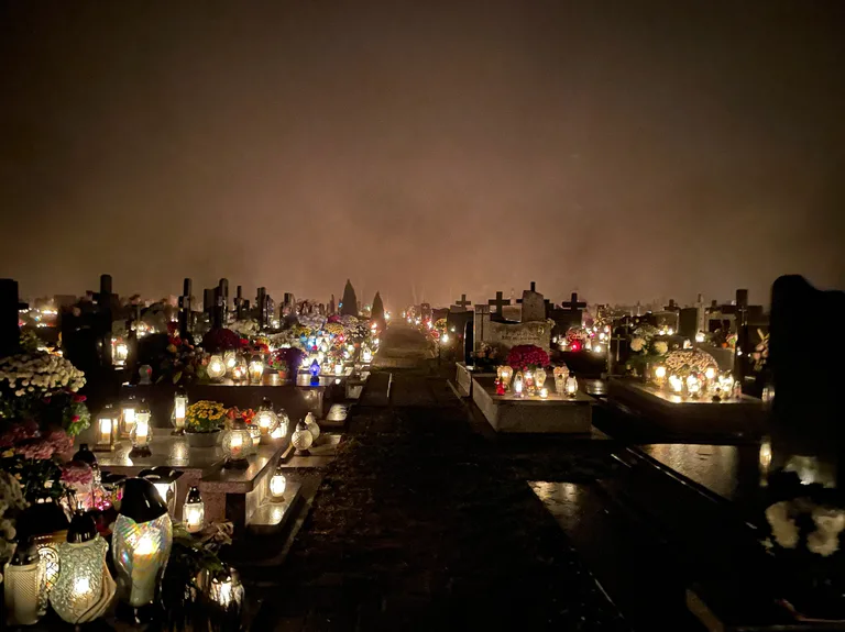 Dzień Wszystkich Świętych na ostrowskich cmentarzach(zdjęcia)