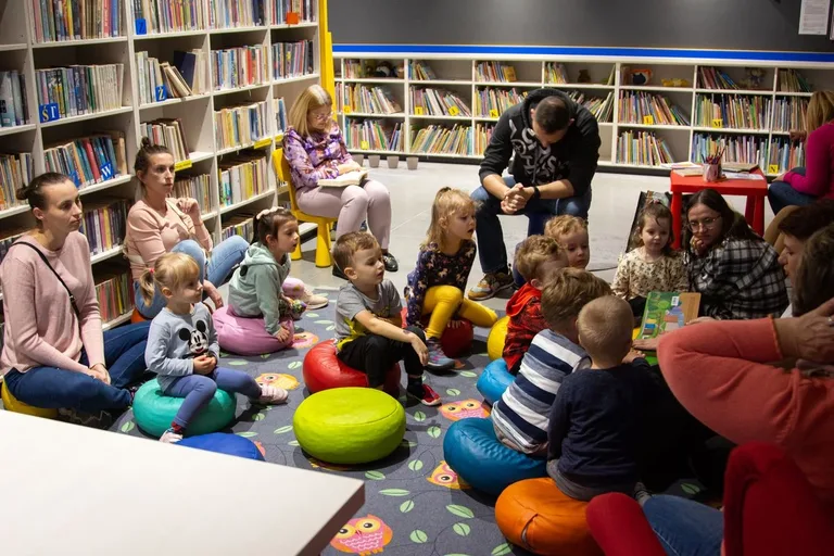 Dzieci miło spędziły czas na warsztatach w Klubie Sówki Ostrówki! (zdjęcia)