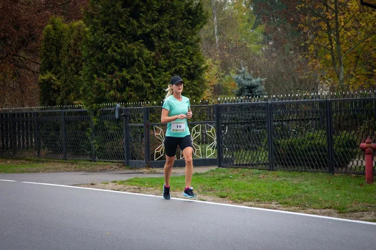 Zawodnicy pobiegli w Ostrowskim Półmaratonie (zdjęcia)