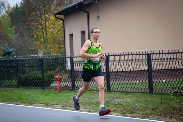 Zawodnicy pobiegli w Ostrowskim Półmaratonie (zdjęcia)