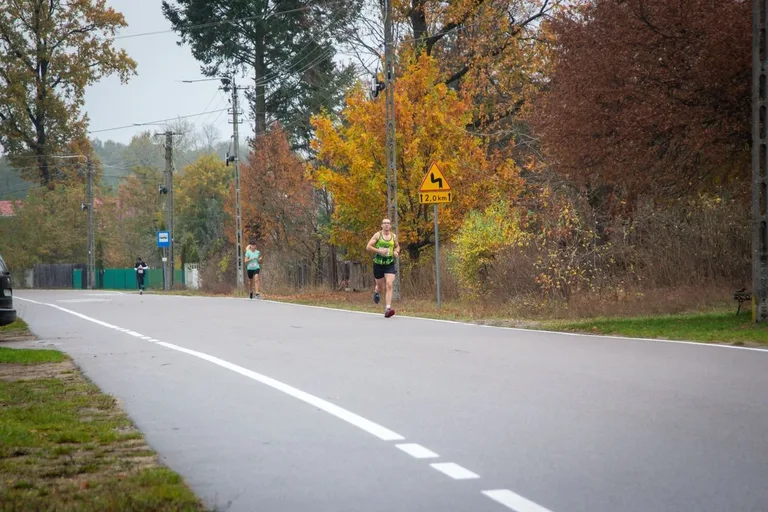Zawodnicy pobiegli w Ostrowskim Półmaratonie (zdjęcia)