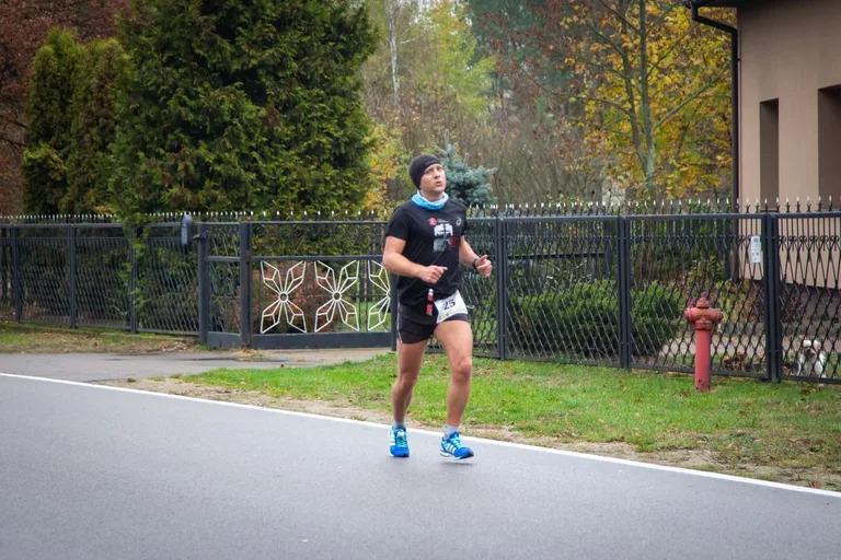 Zawodnicy pobiegli w Ostrowskim Półmaratonie (zdjęcia)
