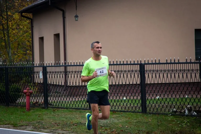 Zawodnicy pobiegli w Ostrowskim Półmaratonie (zdjęcia)