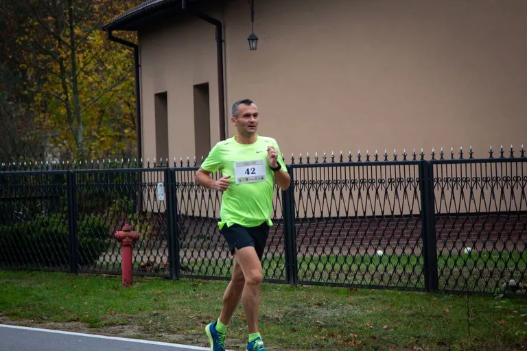 Zawodnicy pobiegli w Ostrowskim Półmaratonie (zdjęcia)
