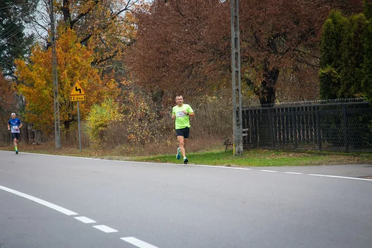 Zawodnicy pobiegli w Ostrowskim Półmaratonie (zdjęcia)