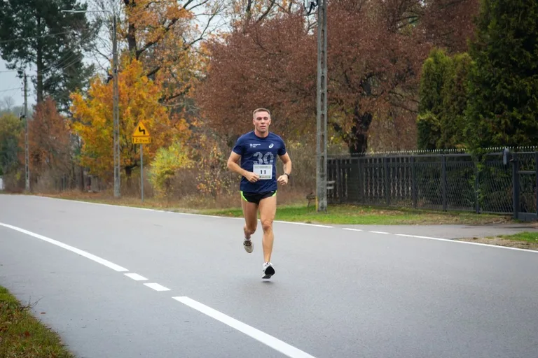 Zawodnicy pobiegli w Ostrowskim Półmaratonie (zdjęcia)