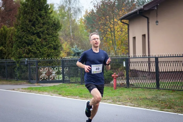 Zawodnicy pobiegli w Ostrowskim Półmaratonie (zdjęcia)