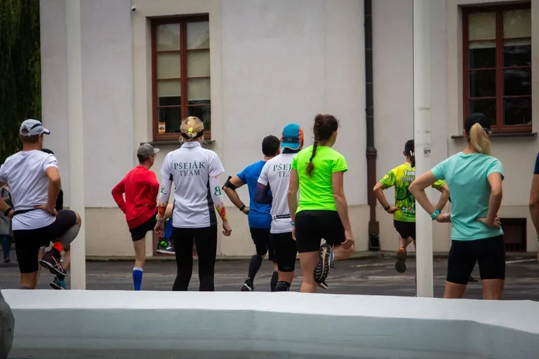 Zawodnicy pobiegli w Ostrowskim Półmaratonie (zdjęcia)