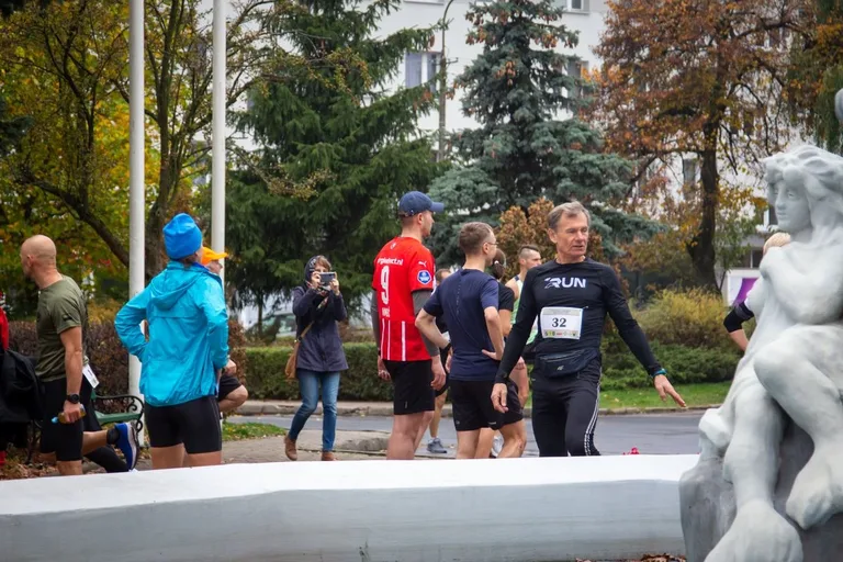 Zawodnicy pobiegli w Ostrowskim Półmaratonie (zdjęcia)