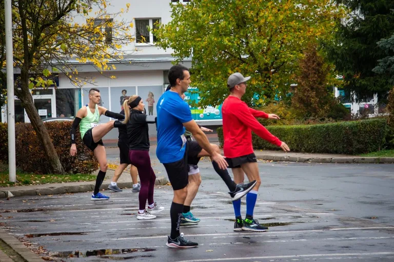 Zawodnicy pobiegli w Ostrowskim Półmaratonie (zdjęcia)