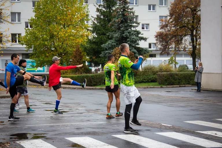 Zawodnicy pobiegli w Ostrowskim Półmaratonie (zdjęcia)
