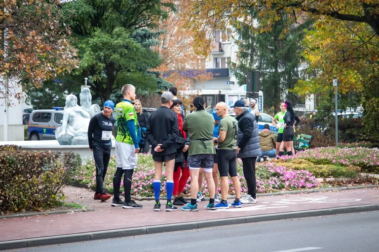 Zawodnicy pobiegli w Ostrowskim Półmaratonie (zdjęcia)