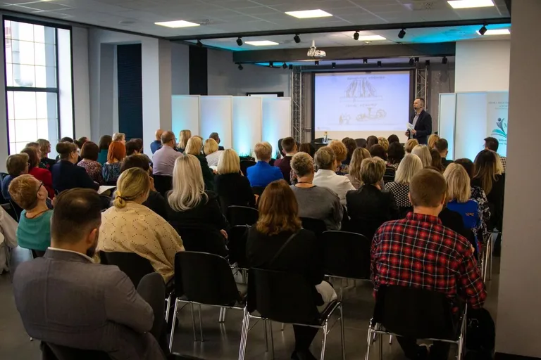 Wykłady i panel dyskusyjny w Starej Elektrowni - II Ostrowskie Forum Bibliotekarzy (zdjęcia)