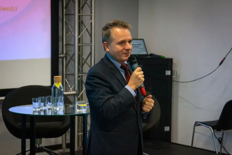 Wykłady i panel dyskusyjny w Starej Elektrowni - II Ostrowskie Forum Bibliotekarzy (zdjęcia)