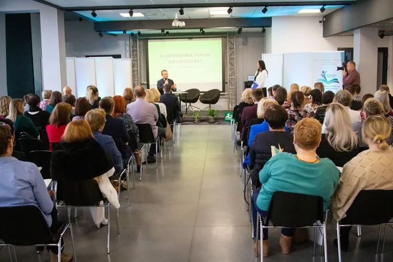 Wykłady i panel dyskusyjny w Starej Elektrowni - II Ostrowskie Forum Bibliotekarzy (zdjęcia)