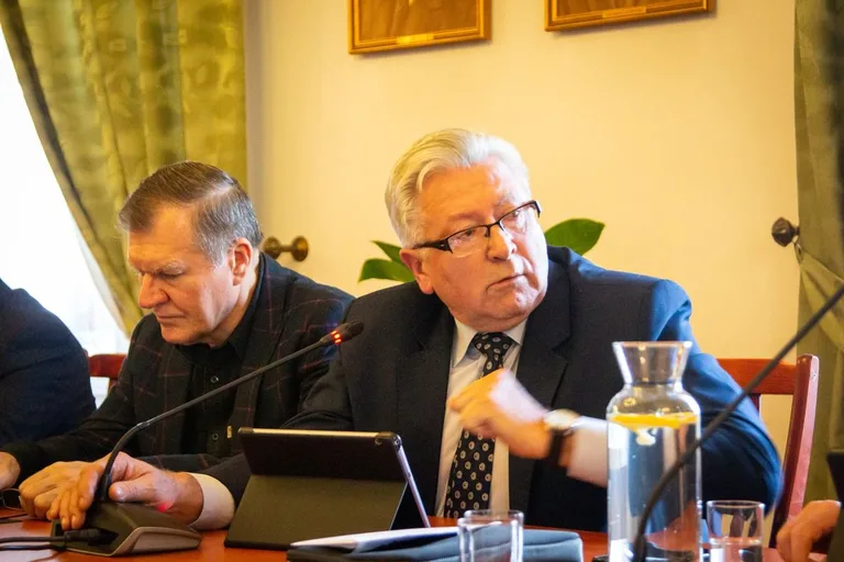 Mieszkańcy są wzburzeni! Czy zostanie podniesiony podatek od środków transportowych obowiązujących w mieście? (zdjęcia)