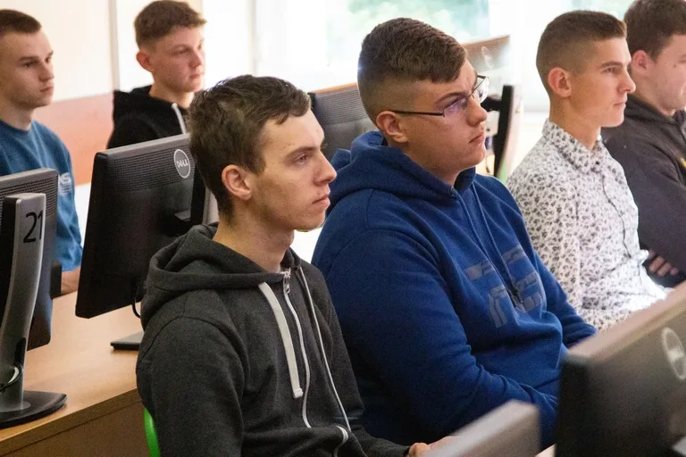 Uczniowie ZSCKR w Starym Lubiejewie podeszli do egzaminu kompetencji cyfrowych - IT Fitness Test (zdjęcia)