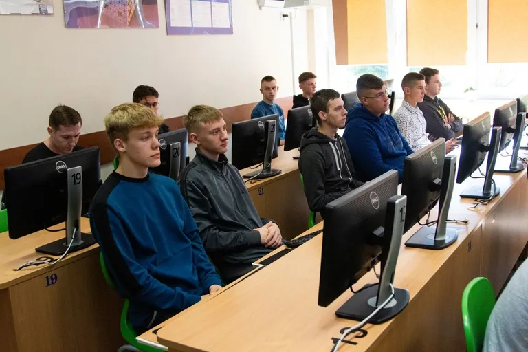 Uczniowie ZSCKR w Starym Lubiejewie podeszli do egzaminu kompetencji cyfrowych - IT Fitness Test (zdjęcia)