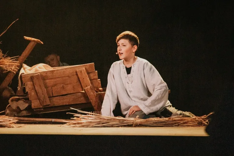 Spektakl teatralny pt. "Do hymnu powstań" w Broku zachwycił publiczność (zdjęcia, wideo)